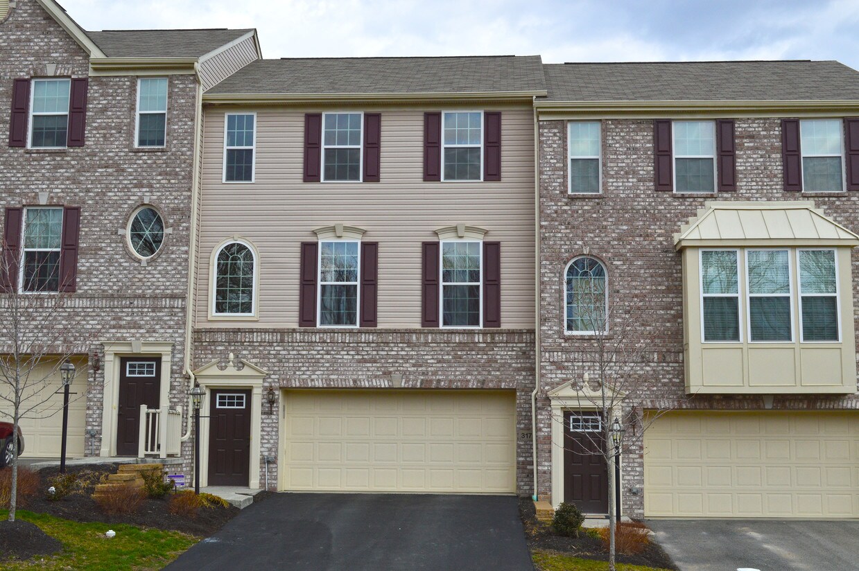 317 Maple Ridge Dr, Canonsburg, PA 15317 Townhome Rentals in