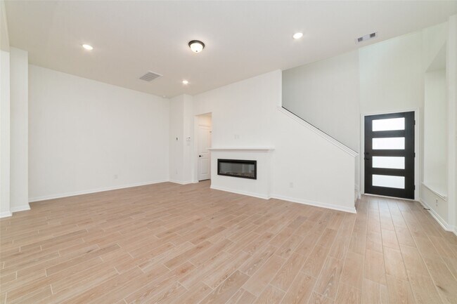 Building Photo - 131 W Coralburst Lp