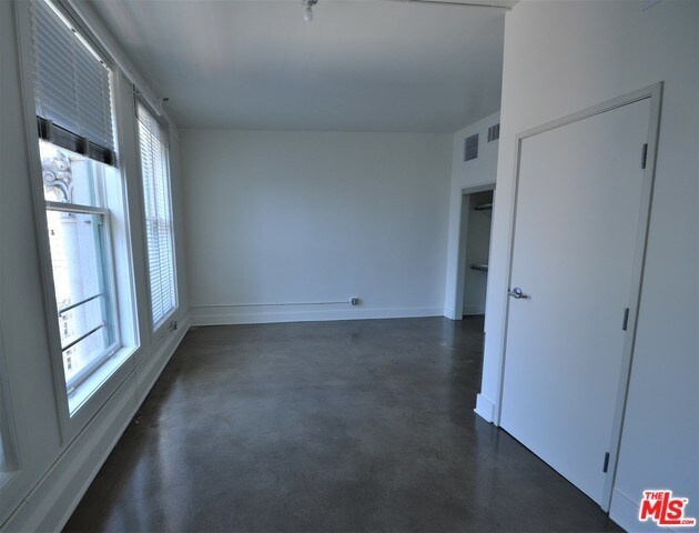 Foto del edificio - 846 S Broadway