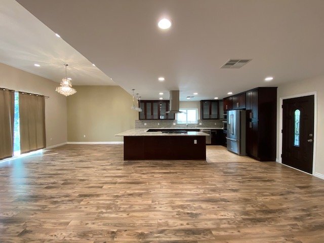 Foto del edificio - 6657 Enfield Ave