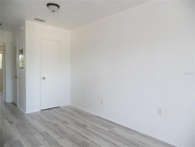 Foto del edificio - 1240 70th St N