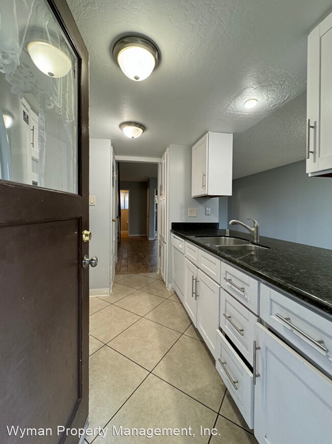 Building Photo - 2 br, 1.5 bath House - 3464 Willis Dr.