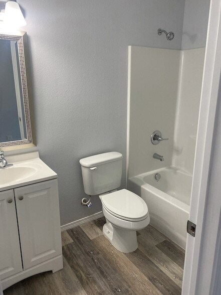 Foto del edificio - 1642 Wrigley Dr