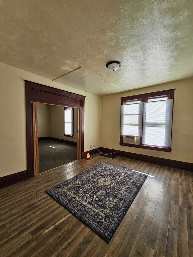 Building Photo - 812 E Cantrell St