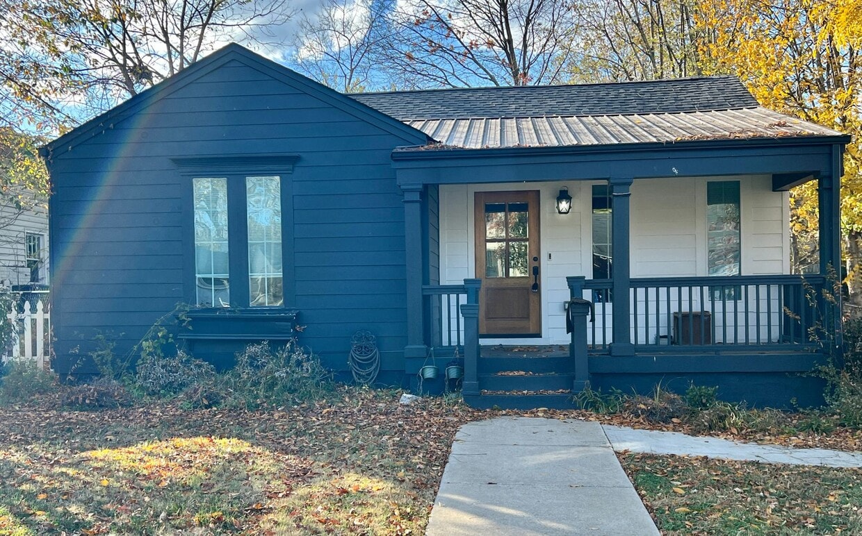 Primary Photo - Updated 3 Bed, 2 Bath Cottage in Heart of ...