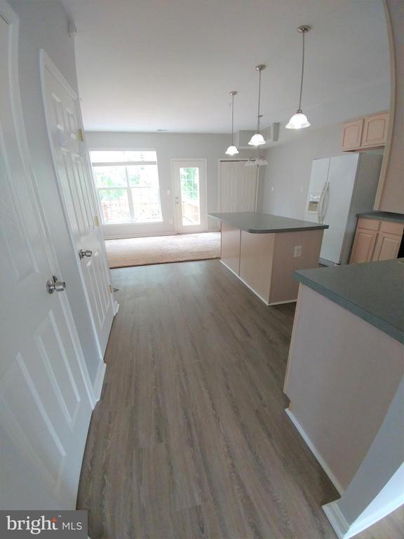 Building Photo - 8 Harbour Heights Dr