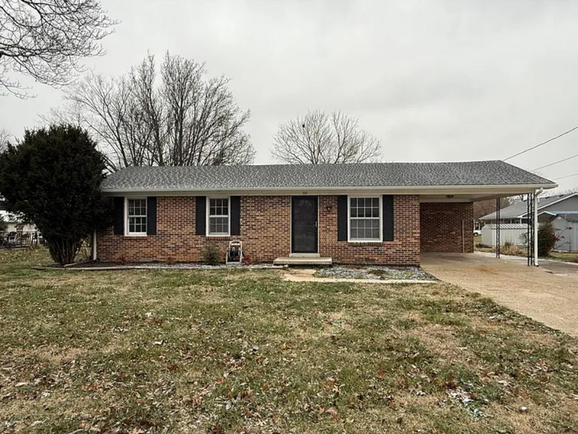 Primary Photo - 3 bed with carport and garage