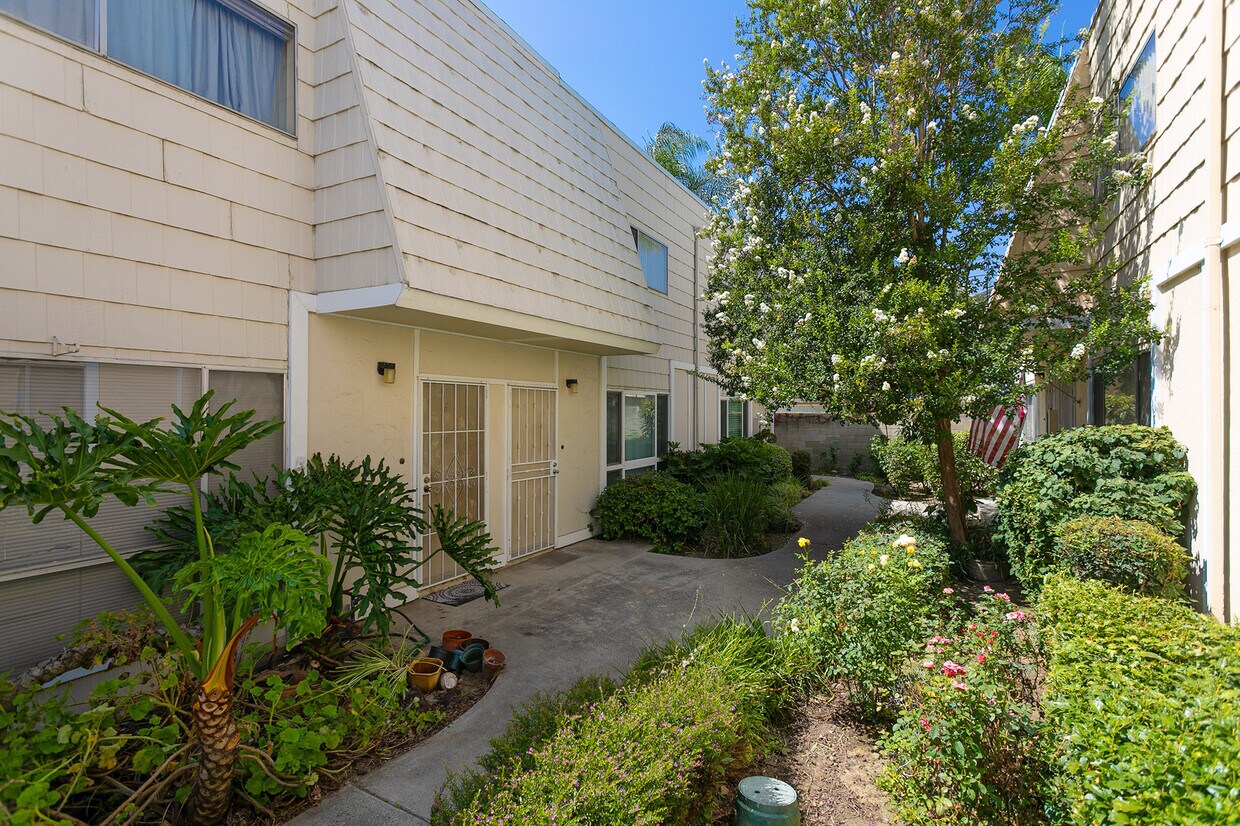 1434 Highland Ave Unit 7, Duarte, CA 91010 Condo for Rent in Duarte