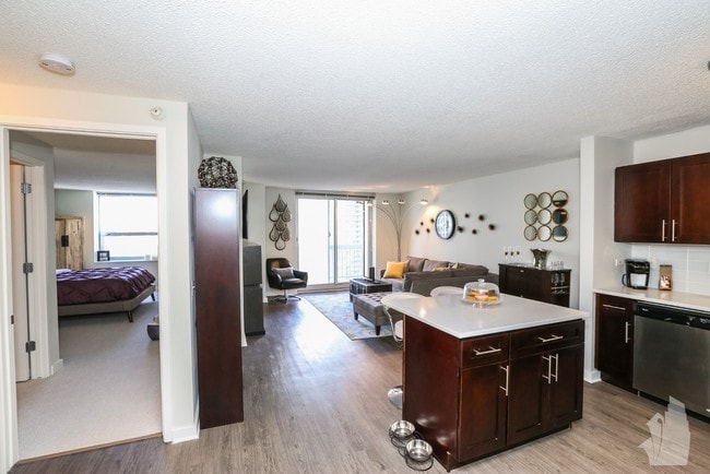 Building Photo - 540 S State St