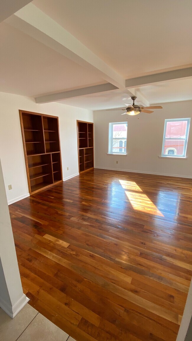 Living room - 745 S 16th St