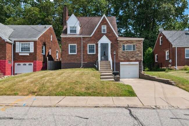 Building Photo - 4125 Tuxey Ave