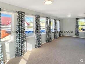Building Photo - 1323 Russell Way