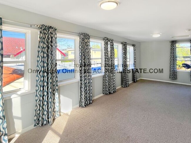 Foto del edificio - Charming & Affordable 1 Bedroom Home Acros...