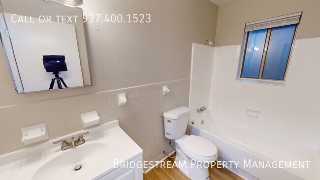 Building Photo - 1/2 OFF 1ST MONTH'S RENT! - Updated upstai...