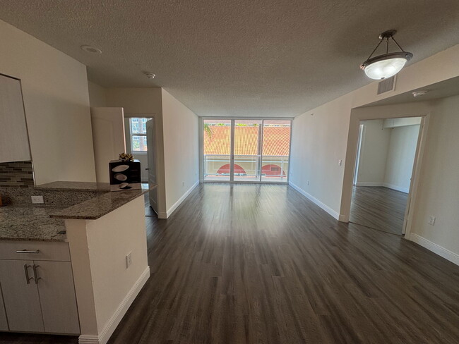 Foto del edificio - 17000 N Bay Rd