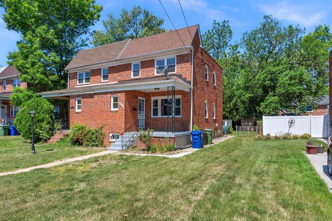 Building Photo - 3912 Mortimer Ave