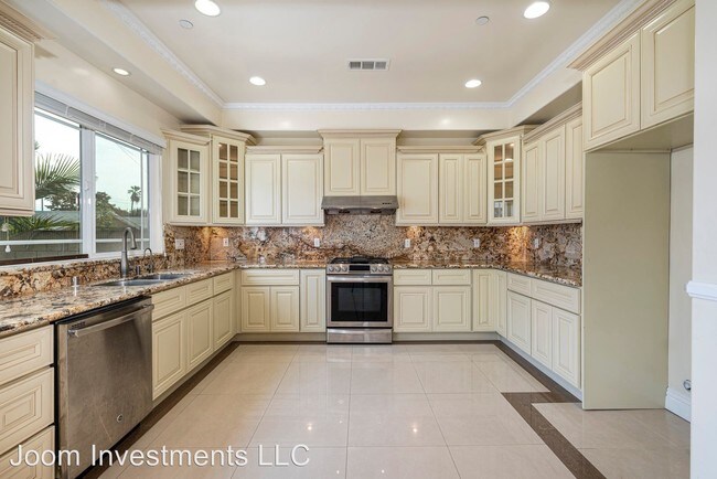 Building Photo - 4 br, 3.5 bath House - 610 N Huntington Dr.