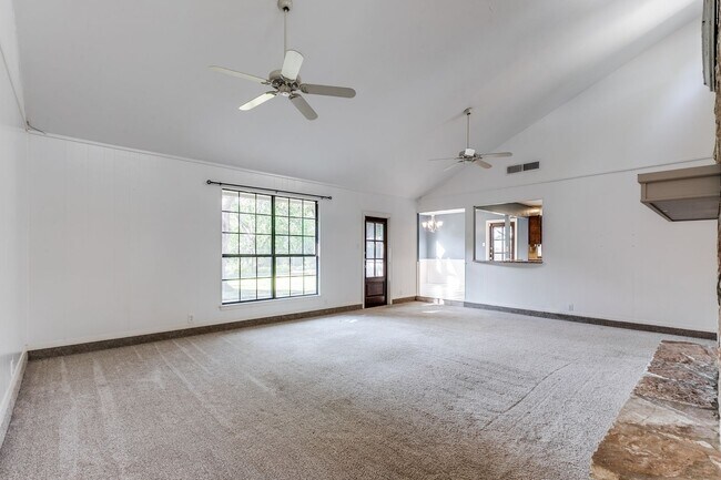 Foto del edificio - BEAUTIFUL 3-BEDROOM IN NORTH EAST I.S.D.