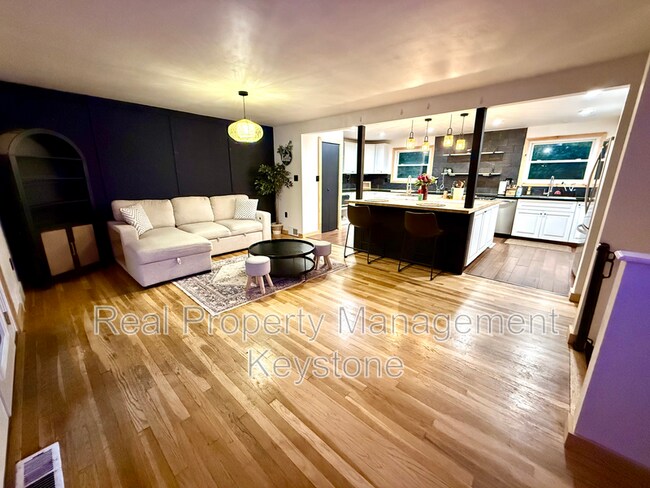 Foto del edificio - 121 S Jamestown Rd
