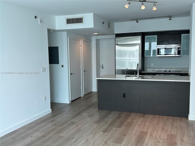 Foto del edificio - 500 Brickell Ave