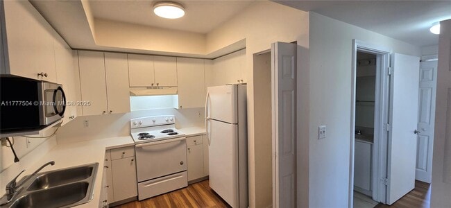 Foto del edificio - 11050 SW 196th St