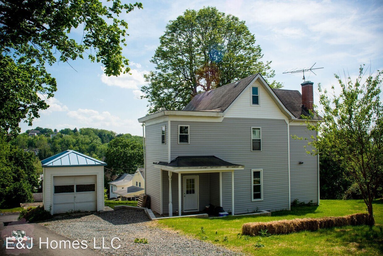 Primary Photo - 4 br, 2 bath House - 25 3rd Street