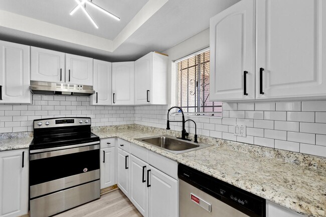 Foto del edificio - Beautifully Updated 2 Bedroom, 2 Bathroom Home Near the Heart of Las Vegas