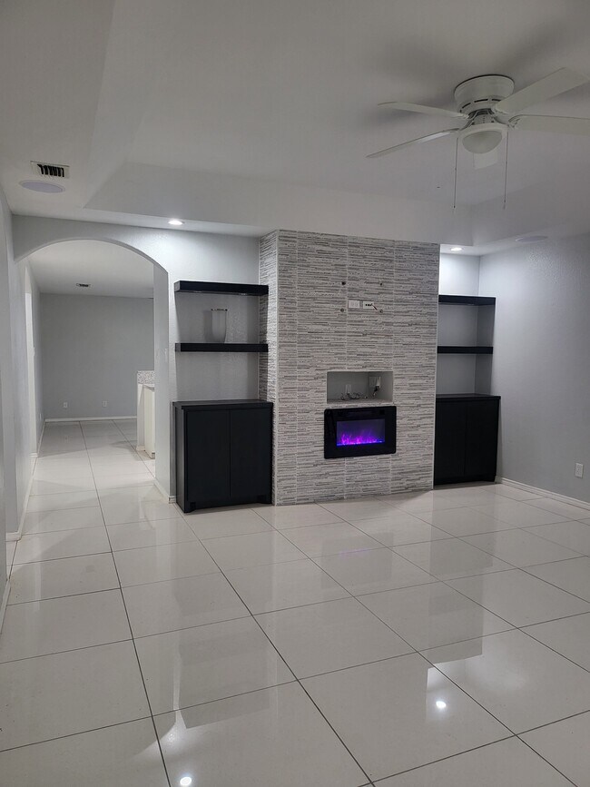 Foto del edificio - 2401 S Jackson Rd