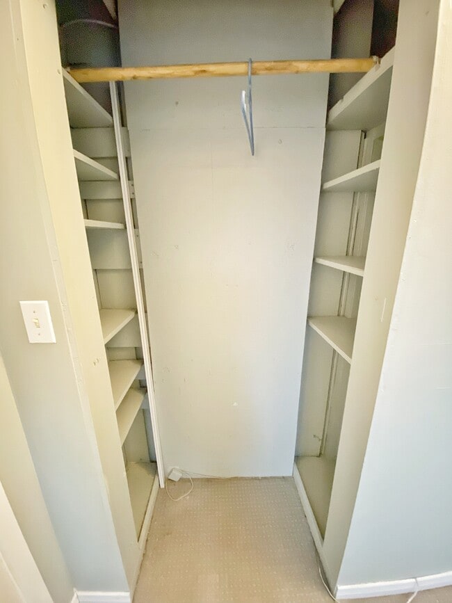 Building Photo - 32 Mackay Av