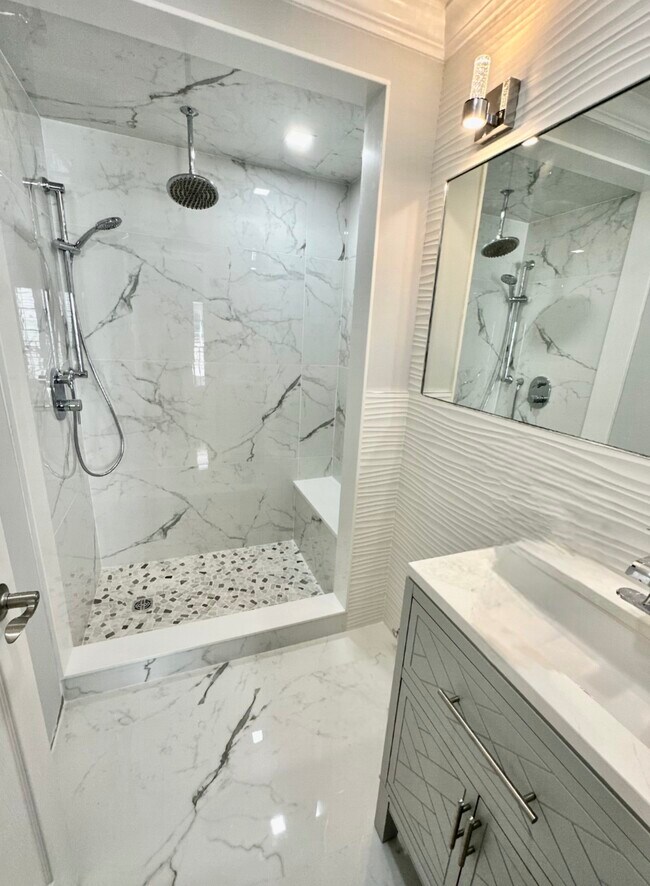 Baño principal - 74 Union St