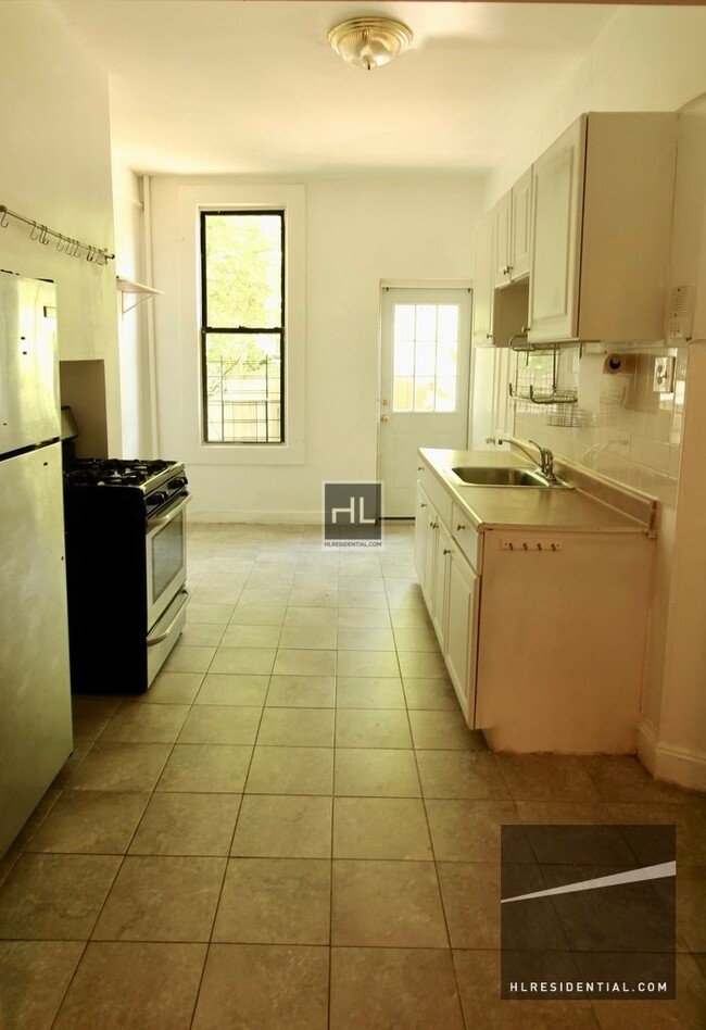 Building Photo - Bushwick 2BR with Massive Private Backyard