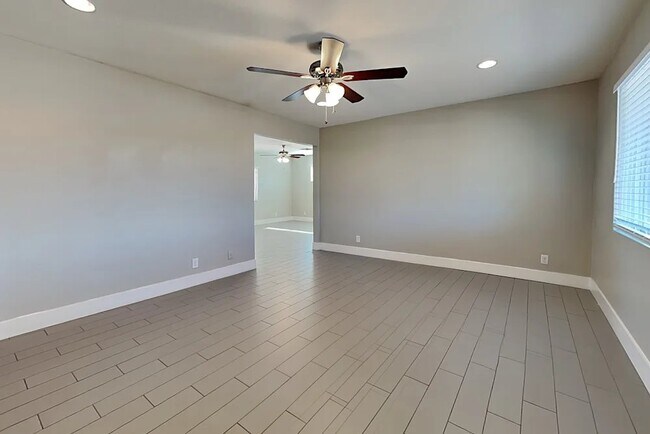Foto del edificio - 7502 E Latham St