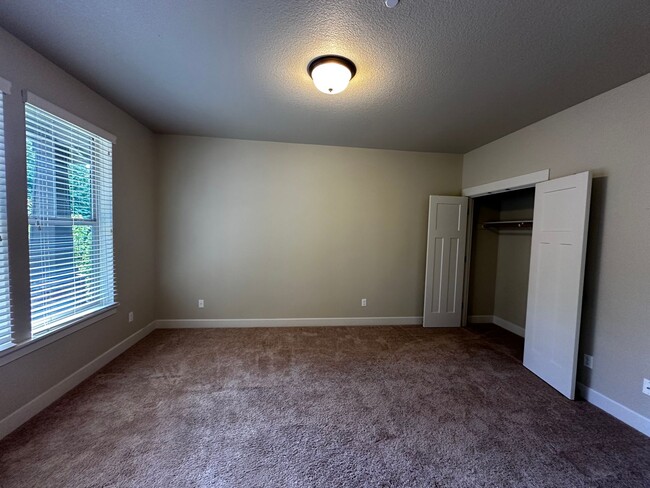 Building Photo - Beautiful 4-Bedroom Home in the Hills of W...