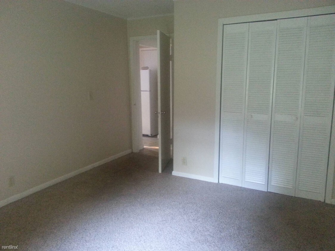 Primary Photo - 2811 Fortland Dr