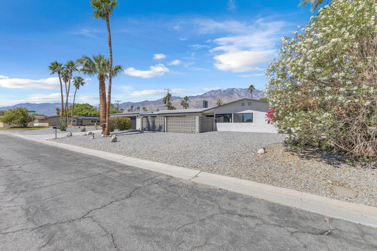 Primary Photo - 2203 E Acacia Rd N