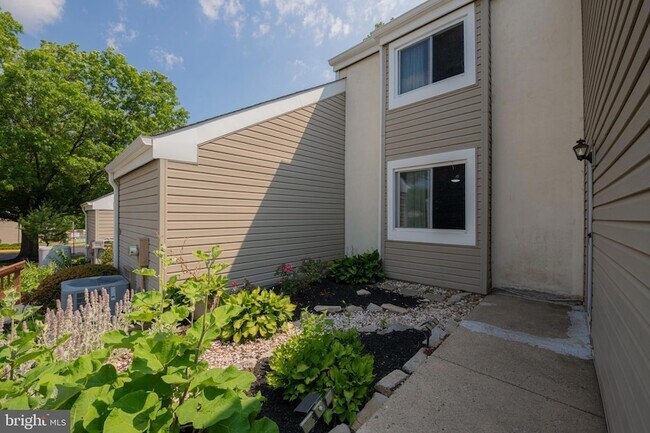 Building Photo - 105 Roskeen Ct