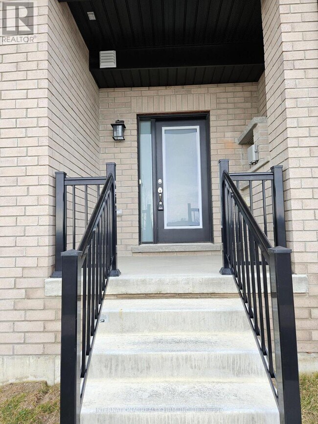 Building Photo - 33 Turnberry Ln