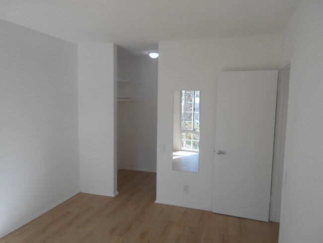 Foto del edificio - 325 Bay St.
