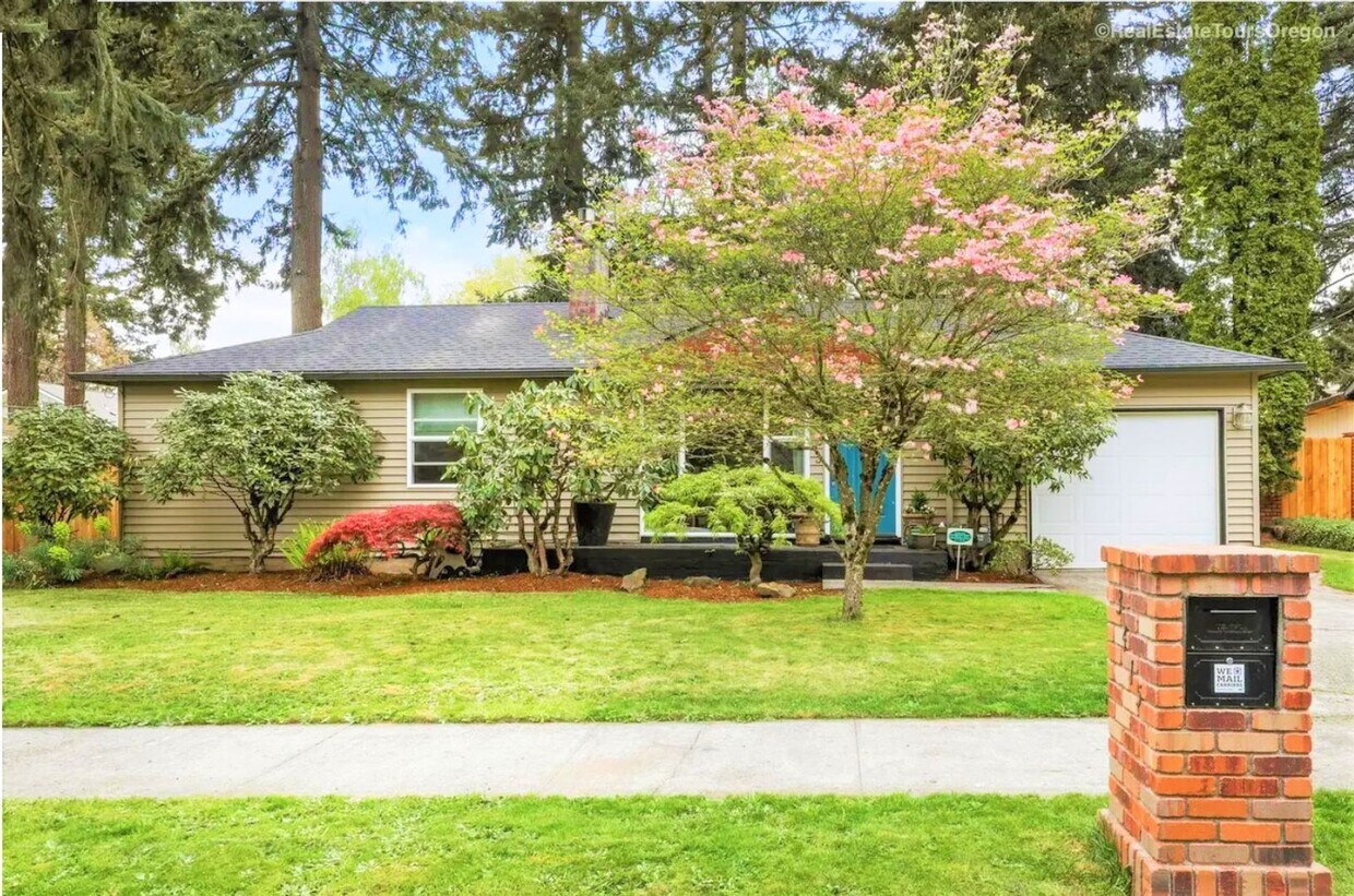 Primary Photo - Powellhurst-Gilbert Updated Ranch Home wit...