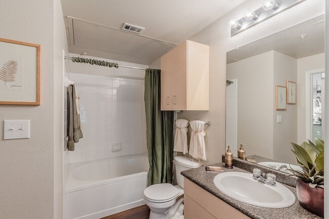 De la hora punta de la mañana a la hora de relajarse - Grand Estates at Kessler Park