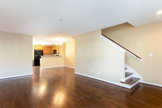Building Photo - Charming 2 Bed, 2 Bath Townhouse in Mt. Ju...