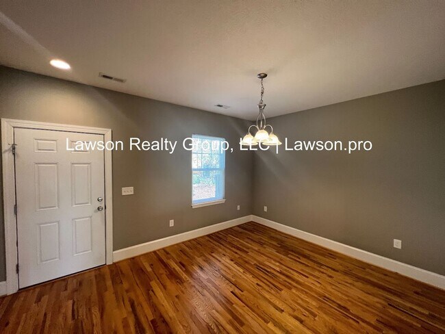 Foto del edificio - Luxurious Colonial Green Townhome