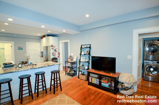 Foto del edificio - 65 Mapleton St