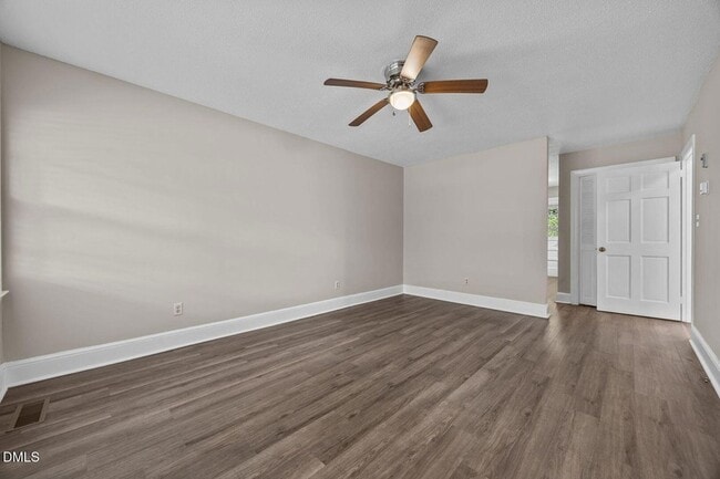 Foto del edificio - 204 W McNeill St