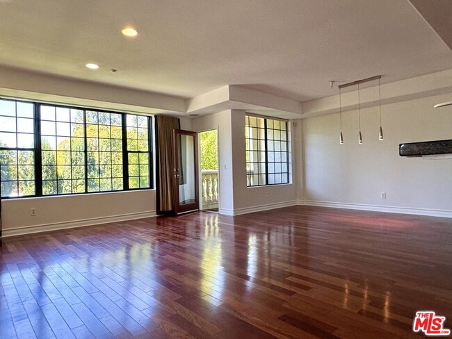 Building Photo - 107 N Swall Dr