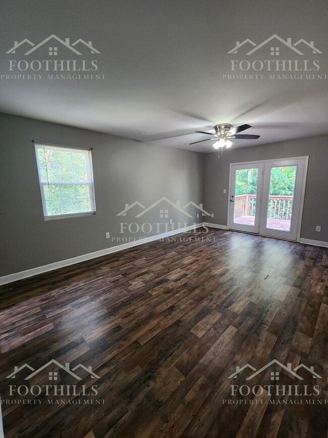 Building Photo - 2-Bedroom Duplex off Clemson Blvd