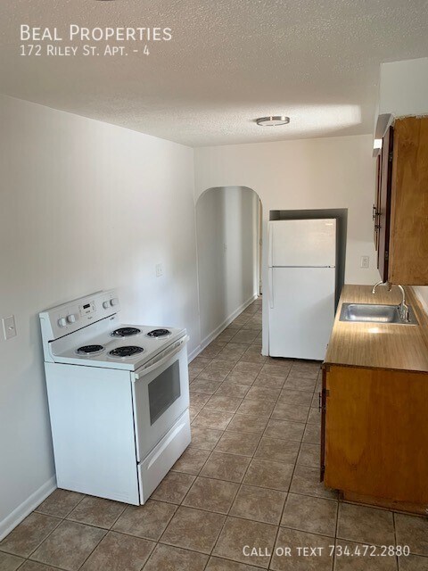 Building Photo - 172 Riley St