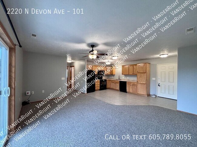 Foto del edificio - 2220 Devon Ave