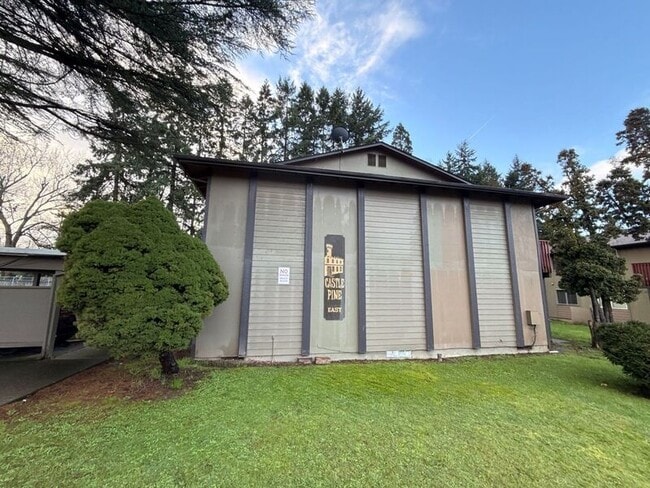 Foto del edificio - 3802 Iberis St NE