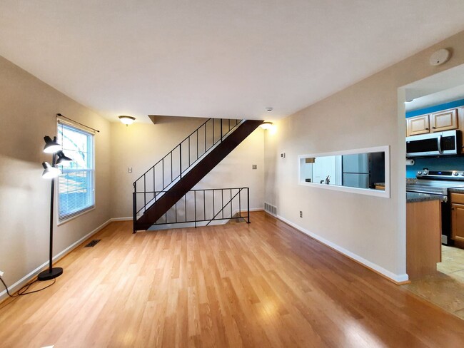 Foto del edificio - Lovely Townhouse Condo in Reisterstown